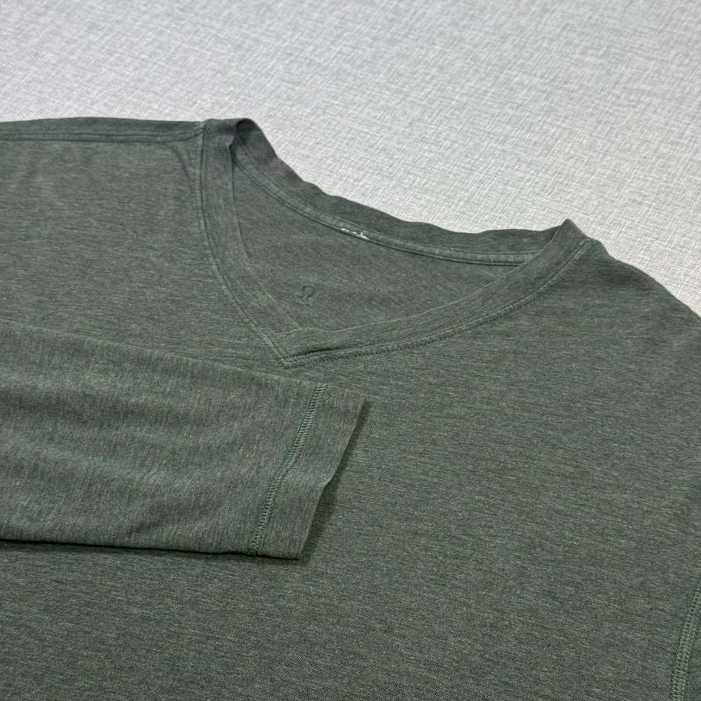 Lululemon Long Sleeve V-Neck T-Shirt Mens XL Green Tagless Yoga Performance Gym